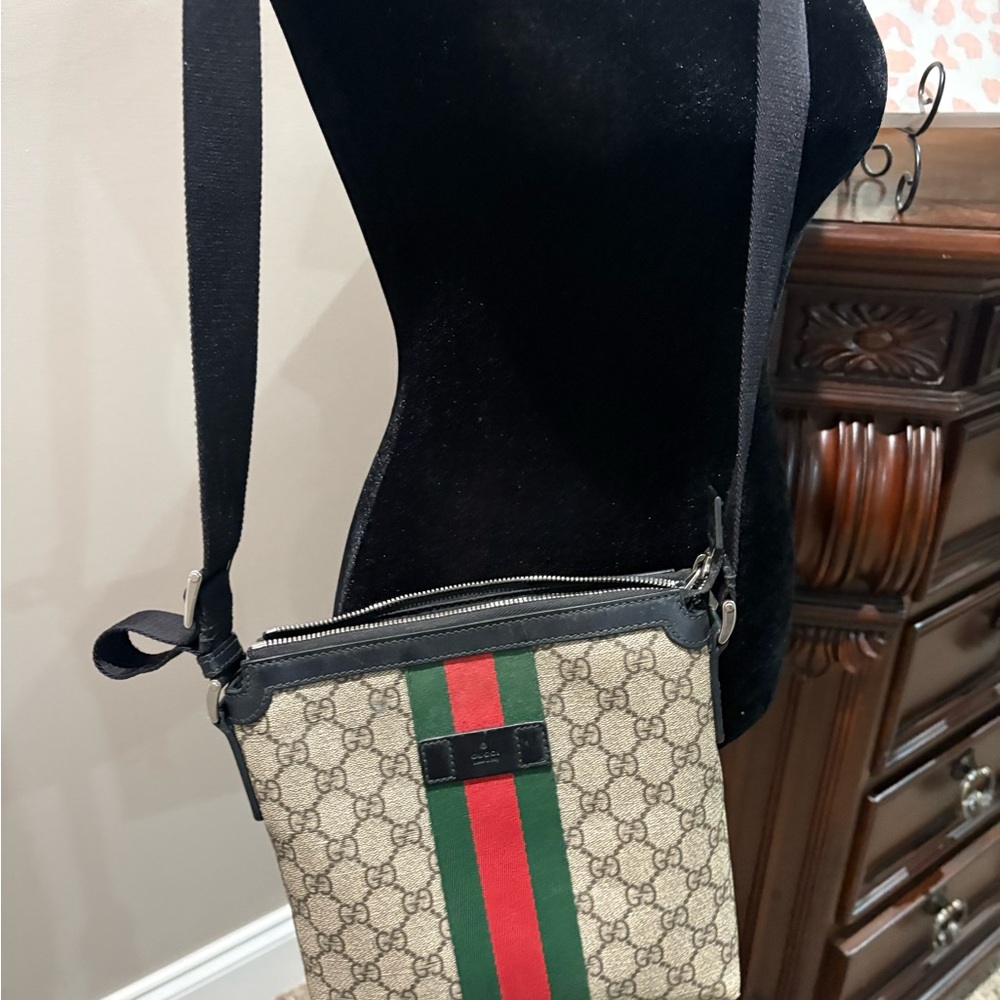 Authentic Gucci Beige Crossbody Bag